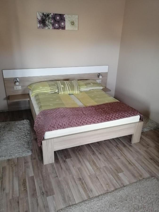 Zafirgyoengy Apartmanok Sárvár 外观 照片