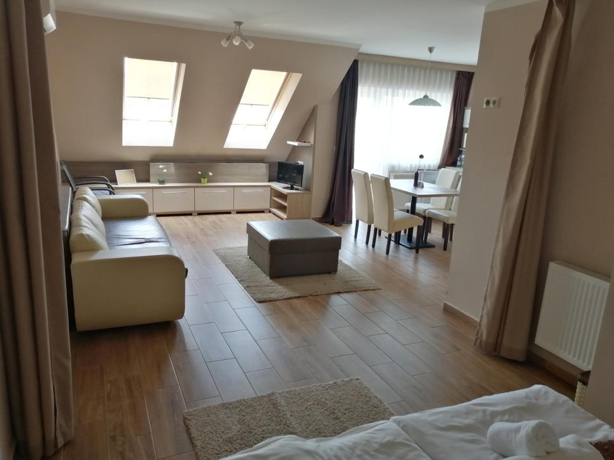 Zafirgyoengy Apartmanok Sárvár 外观 照片